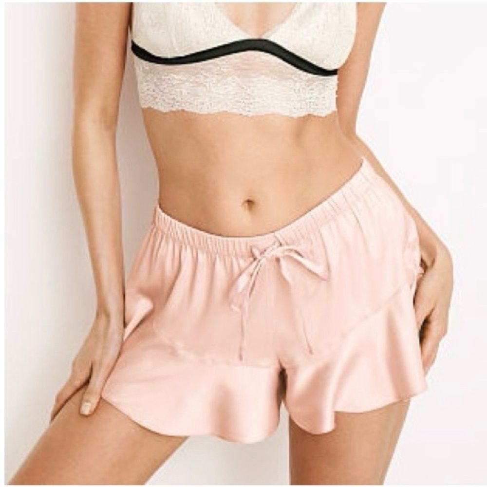 Victoria’s Secret Light Pink Satin Ruffle Loungewear Shorts Women’s Size Medium